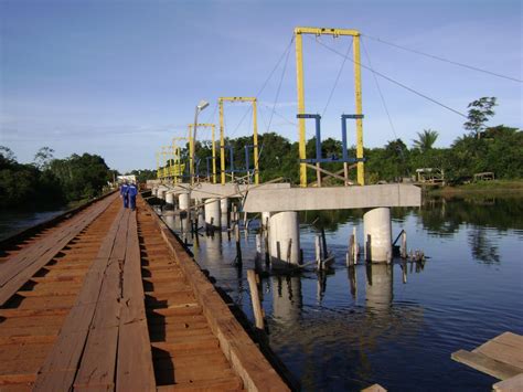  A Ponte de Sangue - Uma Obra-Prima Geométrica e Misteriosa