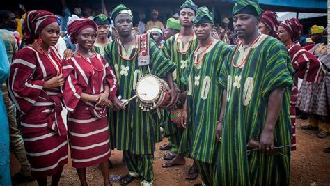  Opadiran: Uma Exploração Vibrante da Cultura Yoruba e da Natureza